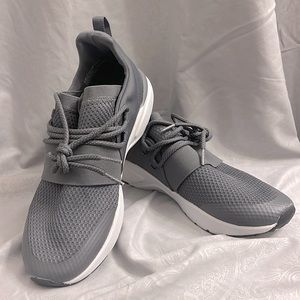 Fabletics Womens sneaker size 9 new without tags